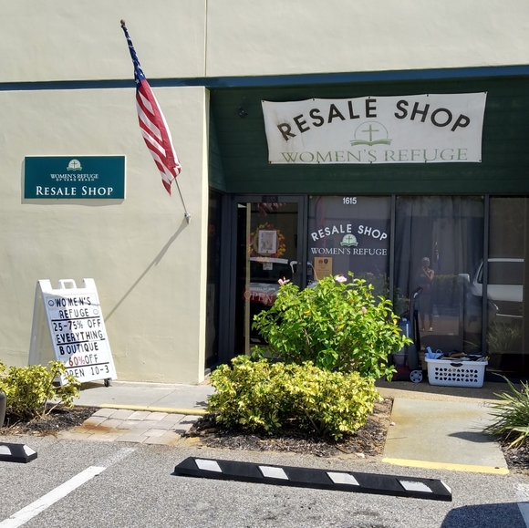 Willabee & Ward January set of necklace and earrings - Picture 8 of 8